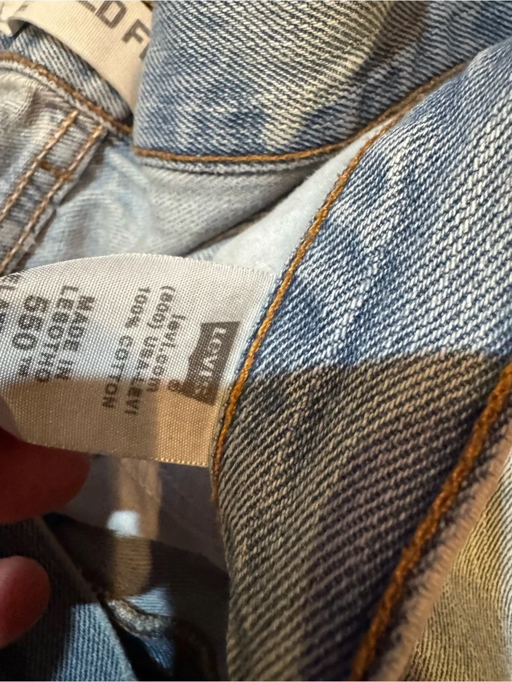 Levi’s 550 Relaxed Fit Light Wash Denim Jeans Men’s 35x32